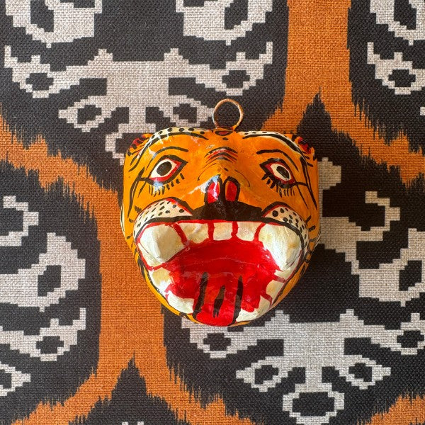 Masque Tigre orange format petit en papier mâché artisanal, Odisha Inde