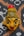 Masque mural artisanal KIFF KIFF représentant le visage jaune de Krishna en papier mâché peint à la main