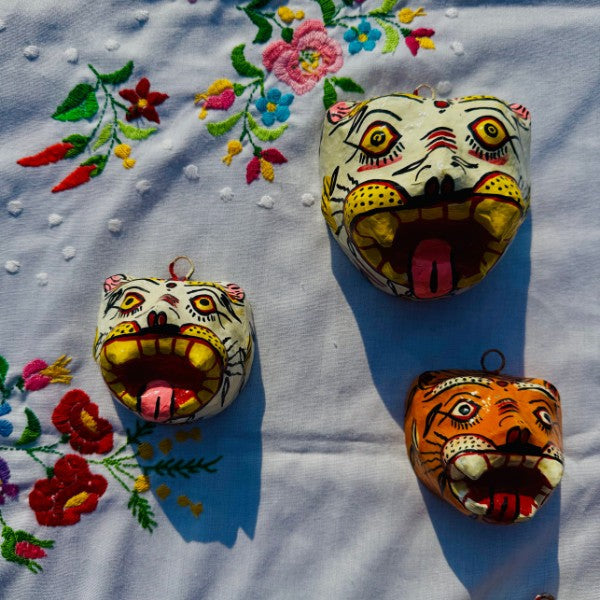 Masque Tigre orange, détail artisanat indien