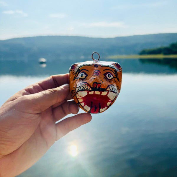 Masque Tigre orange format petit, vue de face