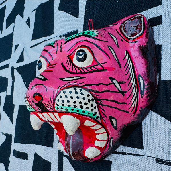 Masque Tigre rose grand format en papier mâché artisanal, Odisha Inde