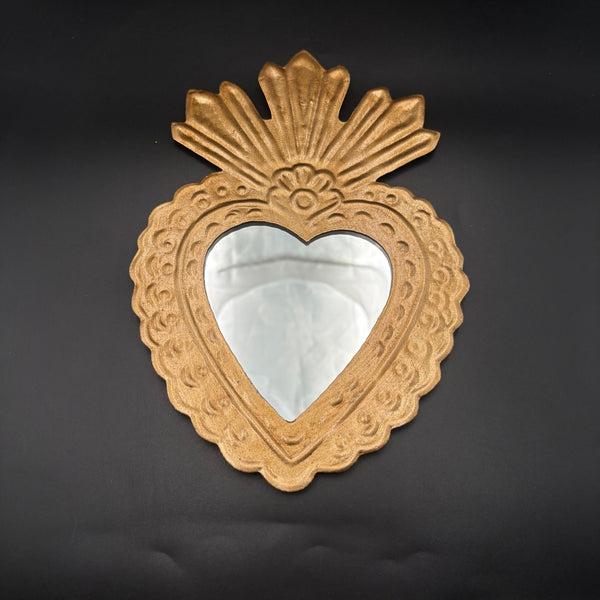 Miroir cœur ex-voto doré Fifi accroché au mur