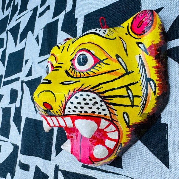 Masque Tigre jaune grand format en papier mâché artisanal, Odisha Inde