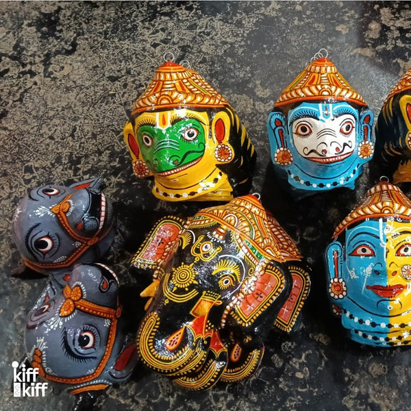 Masque Ganesh blanc accroché au mur, artisanat indien KIFF KIFF