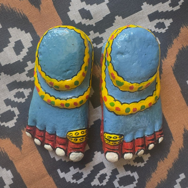 Pieds de Lakshmi bleus en papier mâché