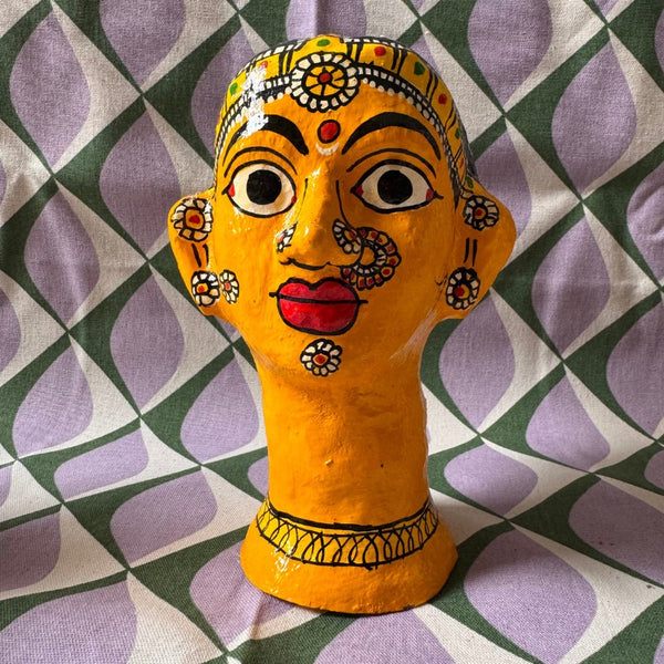 Statuette visage de femme hindoue en papier mâché